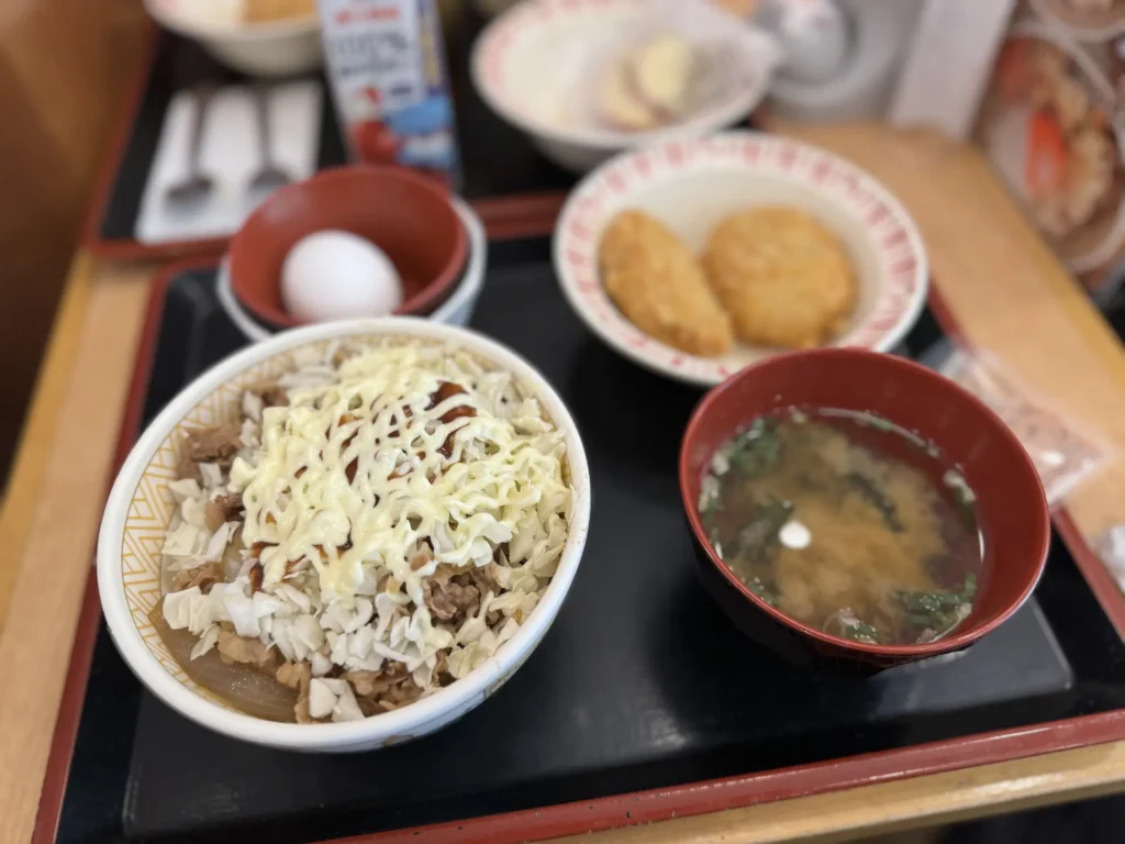 SUKIYA（すき家）的大阪燒牛丼飯