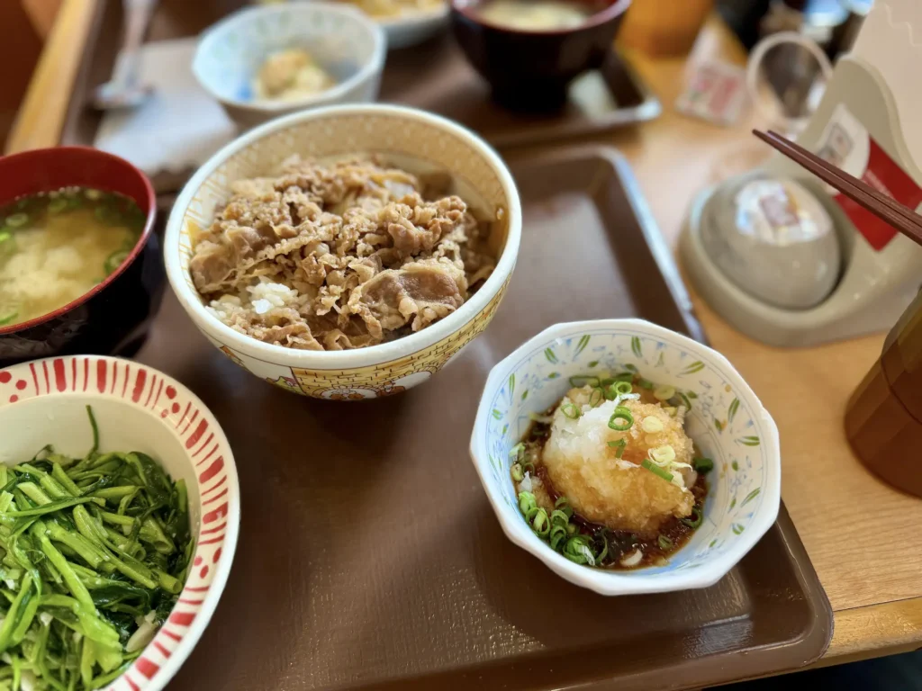 SUKIYA（すき家）的柚子醋蘿蔔泥牛丼