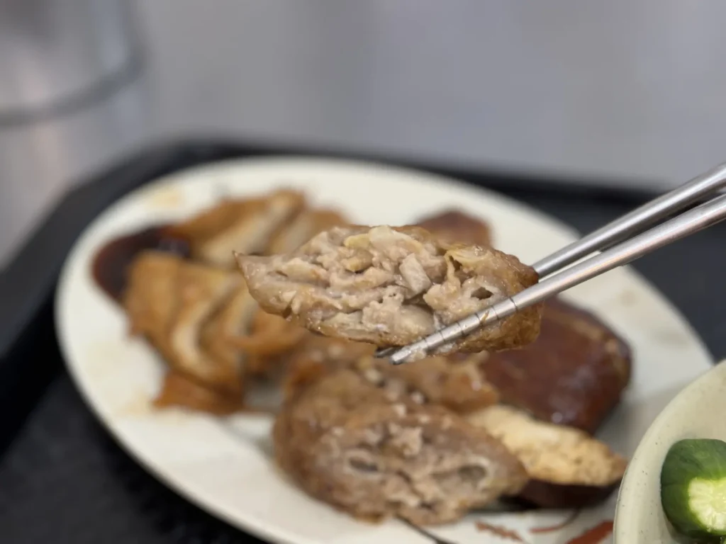 鄭記豬腳肉飯的雞捲。