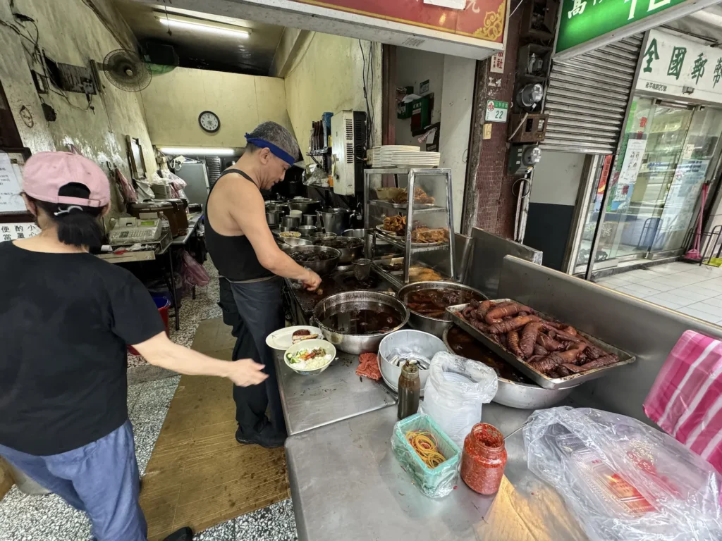 鄭記豬腳肉飯的廚房。