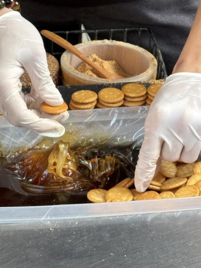 迪化街麥芽餅，真的純手工製作。