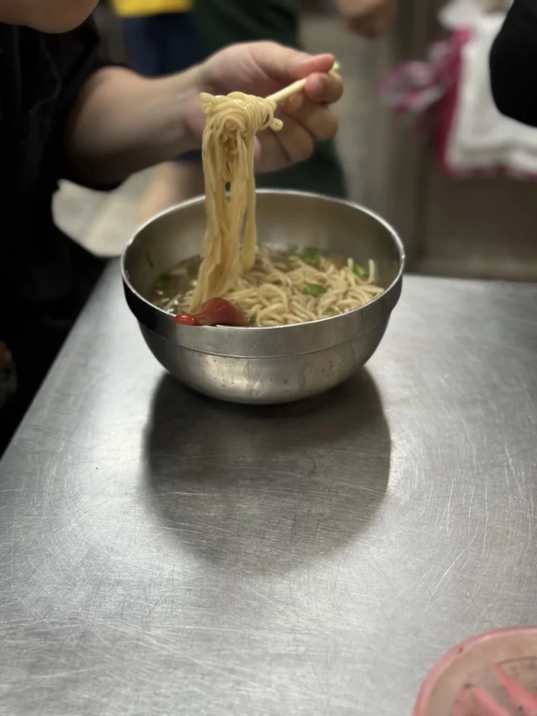 劉山東牛肉麵店的細麵。