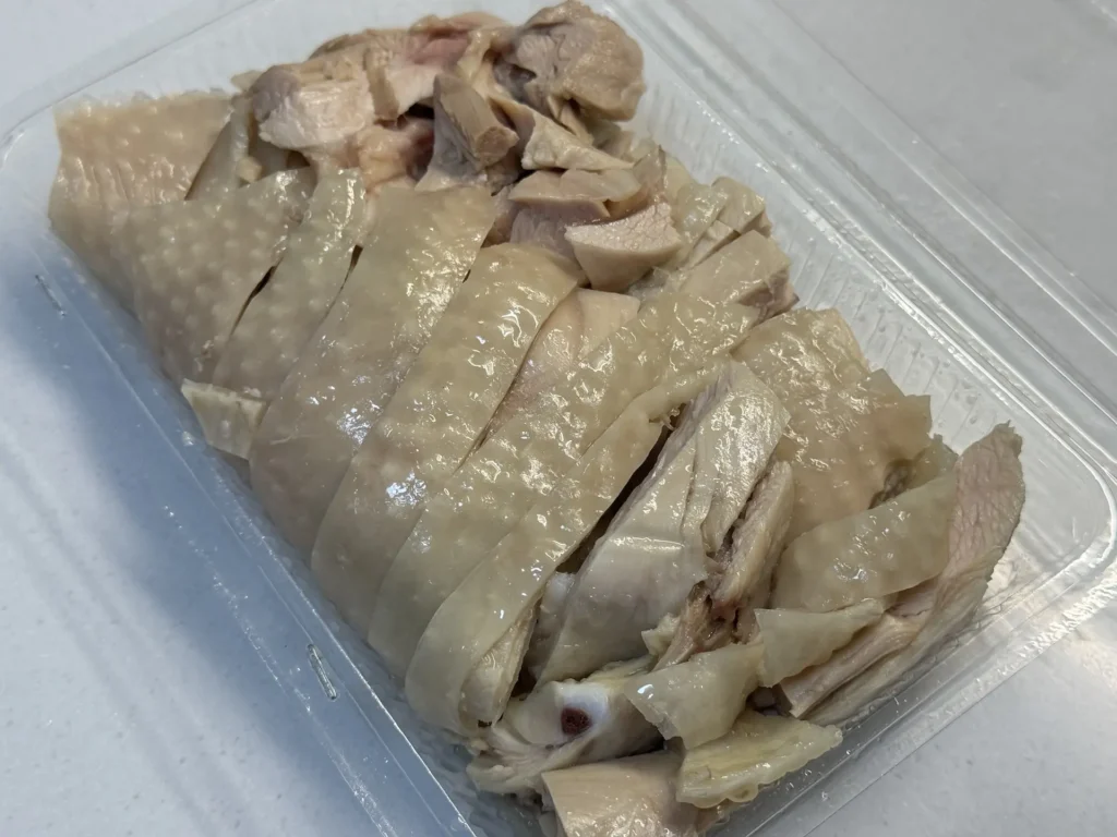 珍饌油雞切盤特寫,皮下帶著像果凍一樣的膠質