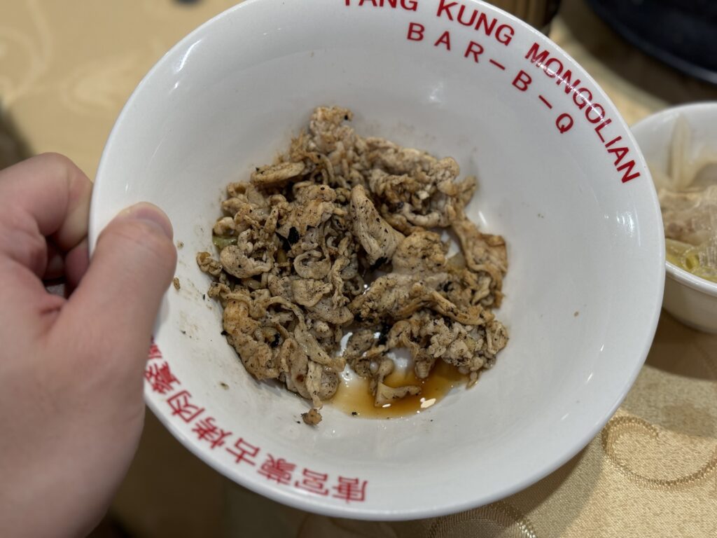 炒雞肉，哈哈，因為菜盤沒菜了。