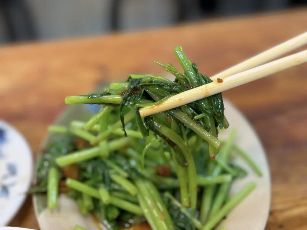 天天利美食坊的燙青菜，很重口味哦！