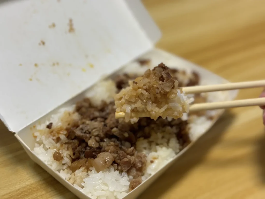 天天利美食坊的滷肉飯
