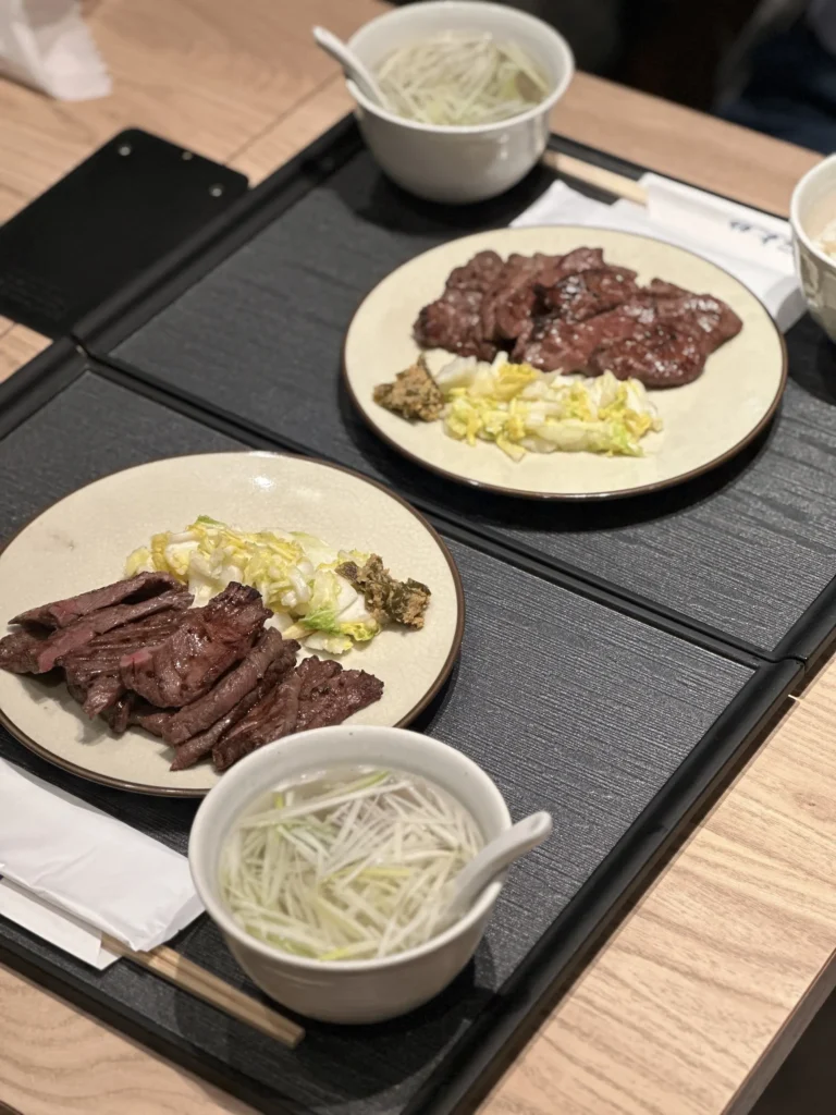仙台牛たん焼専門店・杜の都太助的牛舌套餐，我還加份量了呢。