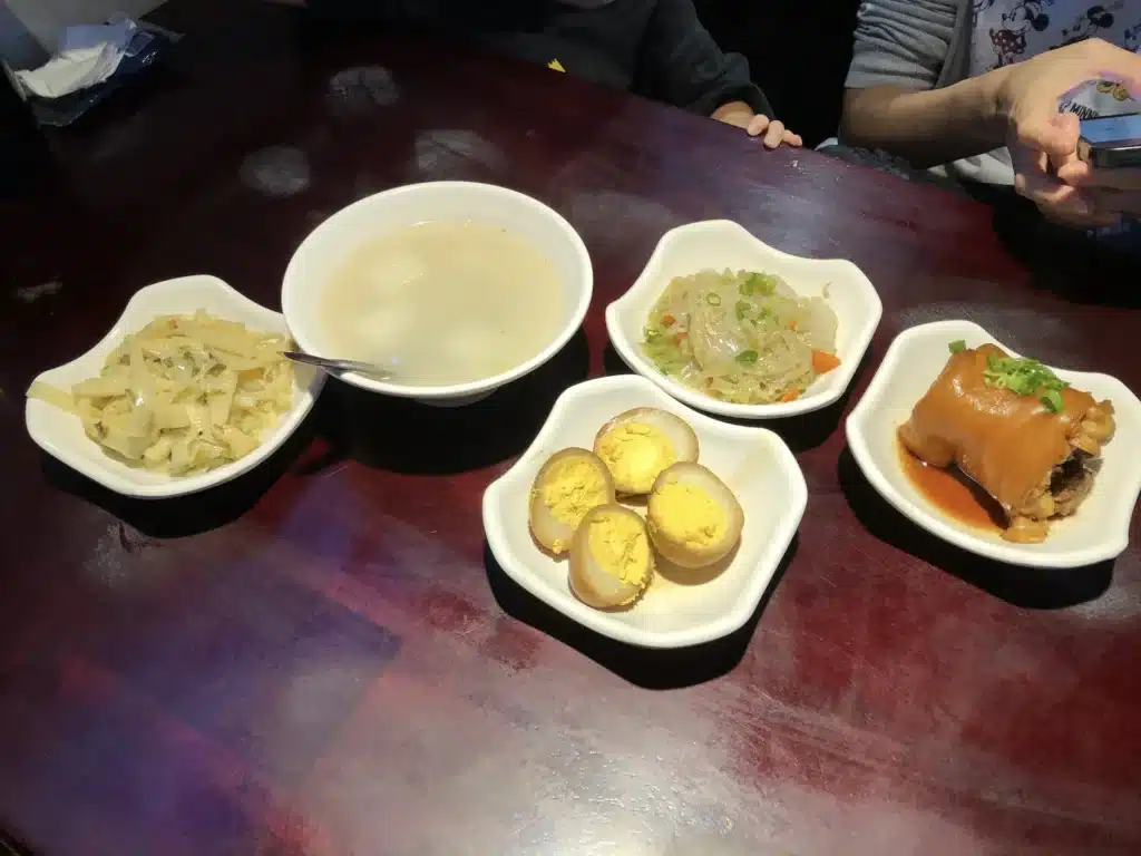 大稻埕魯肉飯的滷肉飯賣相不錯。