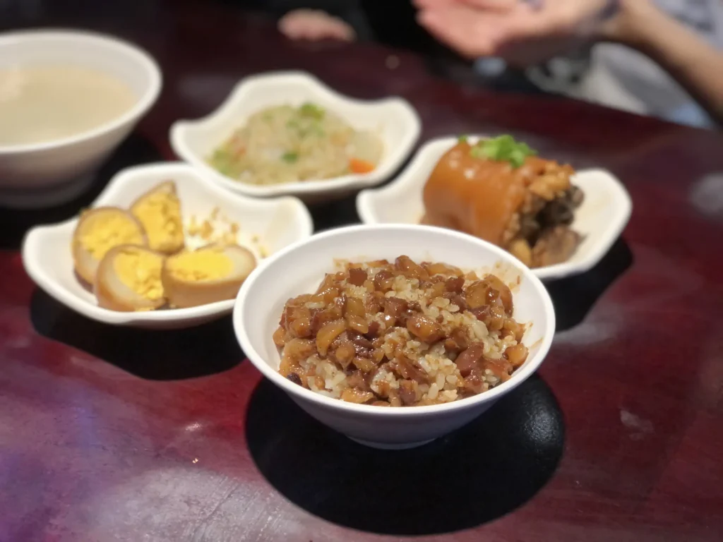 大稻埕魯肉飯的滷肉飯賣相不錯。
