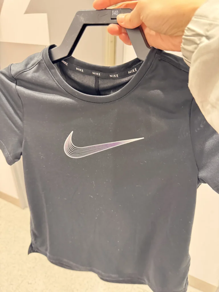 木更津 Outlet 購買的 NIKE 黑色運動短袖上衣實拍照片