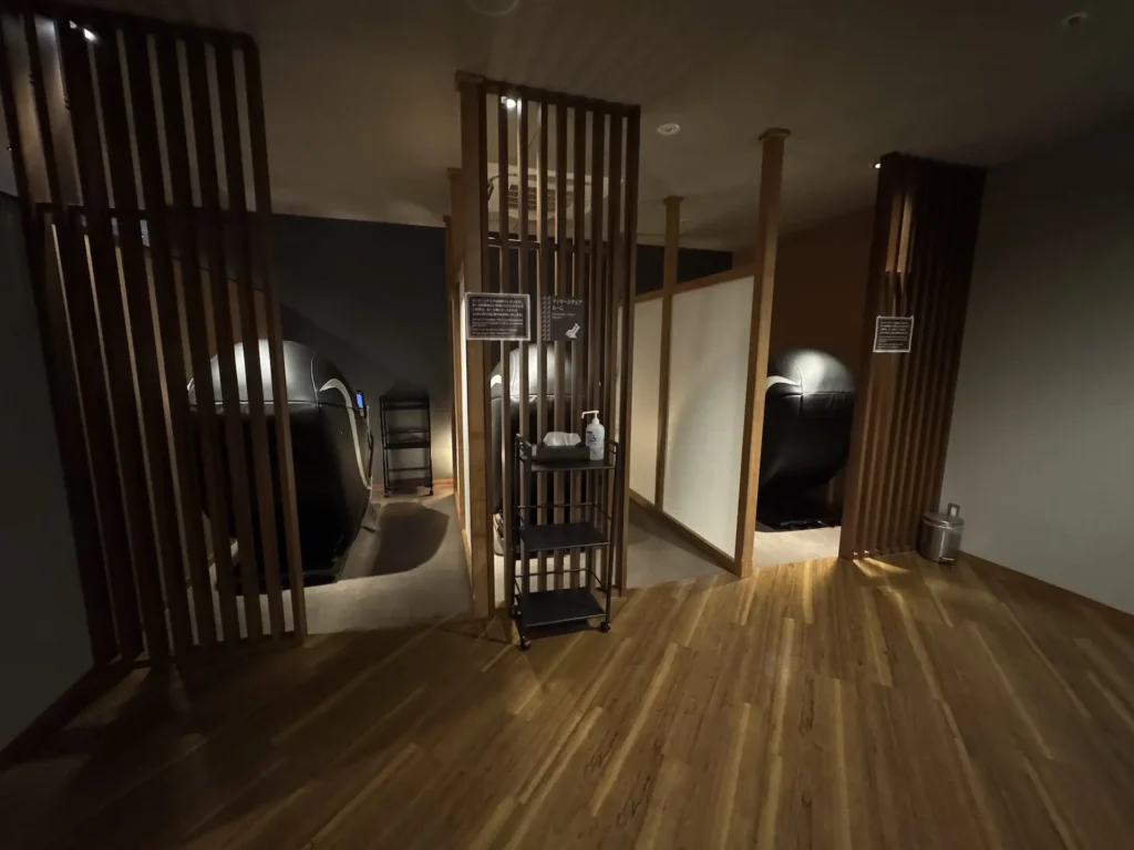 Dormy Inn 溫泉區外的休息空間,還有按摩椅。