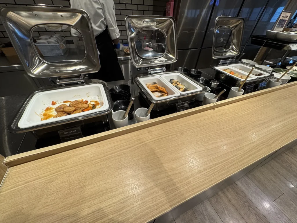 Dormy Inn 川崎早餐熱食保溫區,烤魚與日式家常料理