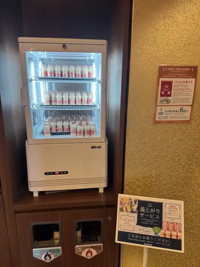 Dormy inn 在早上泡湯完,是提供養樂多哦!