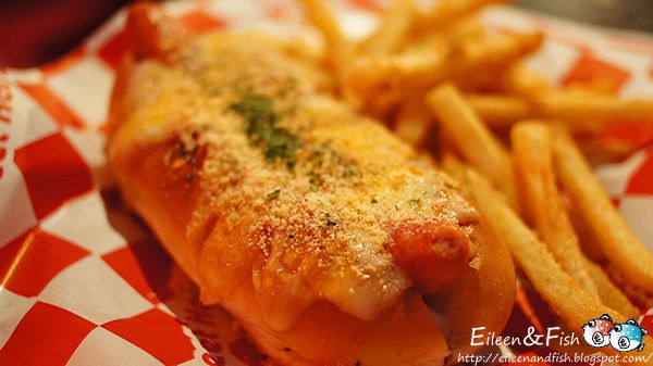 Gusto St. Hot Dog　用餐空間