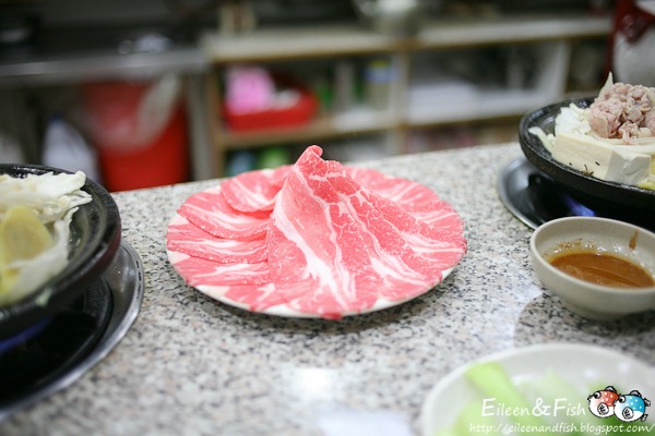 天喜迷你火鍋的沙朗肉片與石頭火鍋|台北火鍋推薦