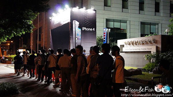 DSC03848 Apple iPhone 4 中華電信首 店內環境