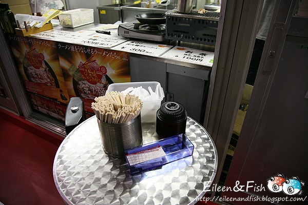 東京 麺や 七彩 店內環境