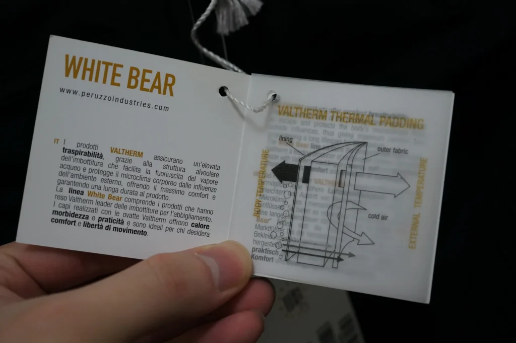 Dainese 女款防摔衣的 WHITE BEAR 保暖填充吊牌