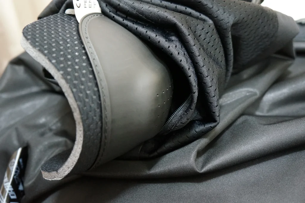 Dainese 男款防摔衣手肘的護具