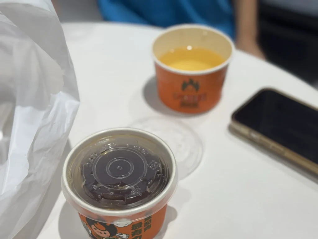 大無敵烤肉飯外帶附的湯和飲料