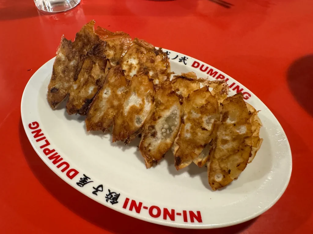餃子屋弐ノ弐的煎餃,一盤煎得焦香酥脆
