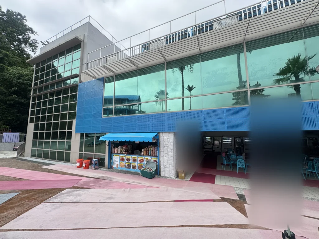 親水樂園的建築外觀與小賣部
