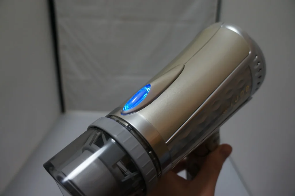 TESCOM 吹風機切到冷風時亮起藍色指示燈