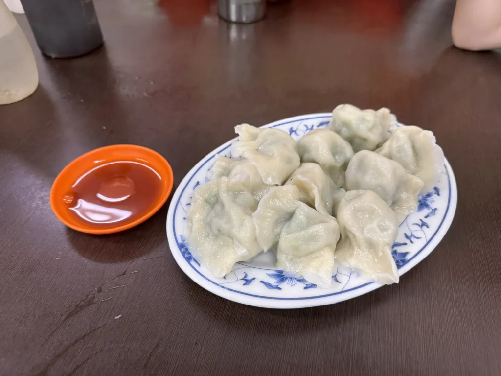 秀昌水餃一盤 10 粒的韭菜水餃｜台北小吃推薦