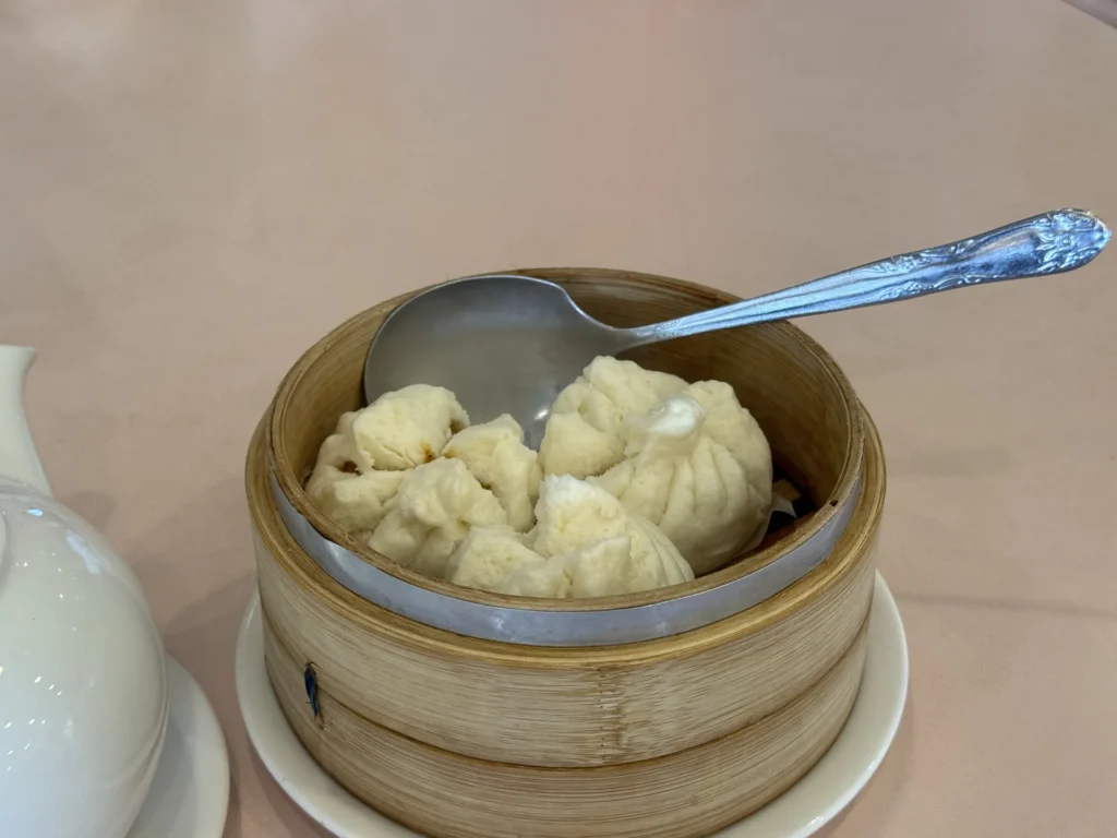 圓山大飯店金龍餐廳的叉燒包,一籠白胖的包子