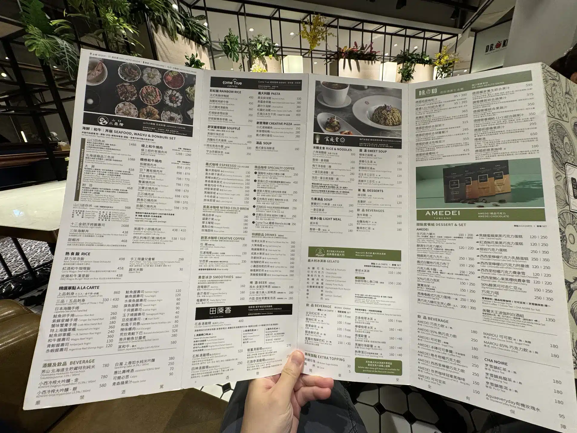 總裁牛肉麵｜信義區bellavita的半斤半肉麵，百貨美食街的老實心得