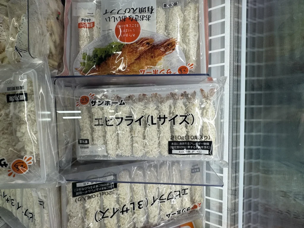 業務用超市冷凍櫃裡的炸蝦，一包 10 尾