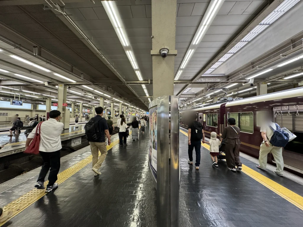 阪急大阪梅田站的月台,從中津坐一站就到