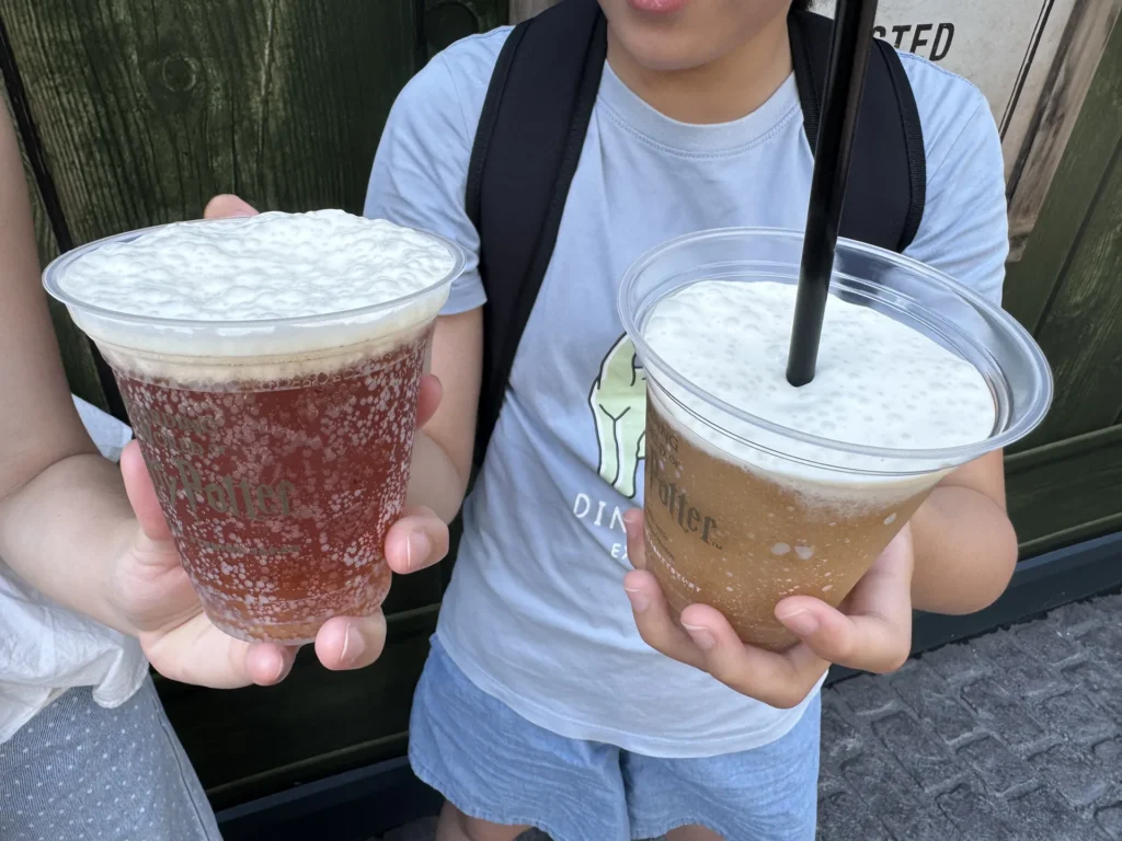 哈利波特園區的奶油啤酒價目表，一杯 900 日幣
