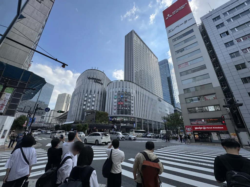 梅田路口,對面是 Yodobashi 梅田