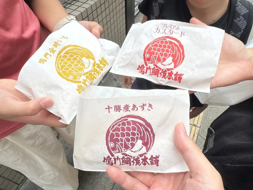 三個鳴門鯛焼本舗的紙袋，有十勝產紅豆和卡士達口味
